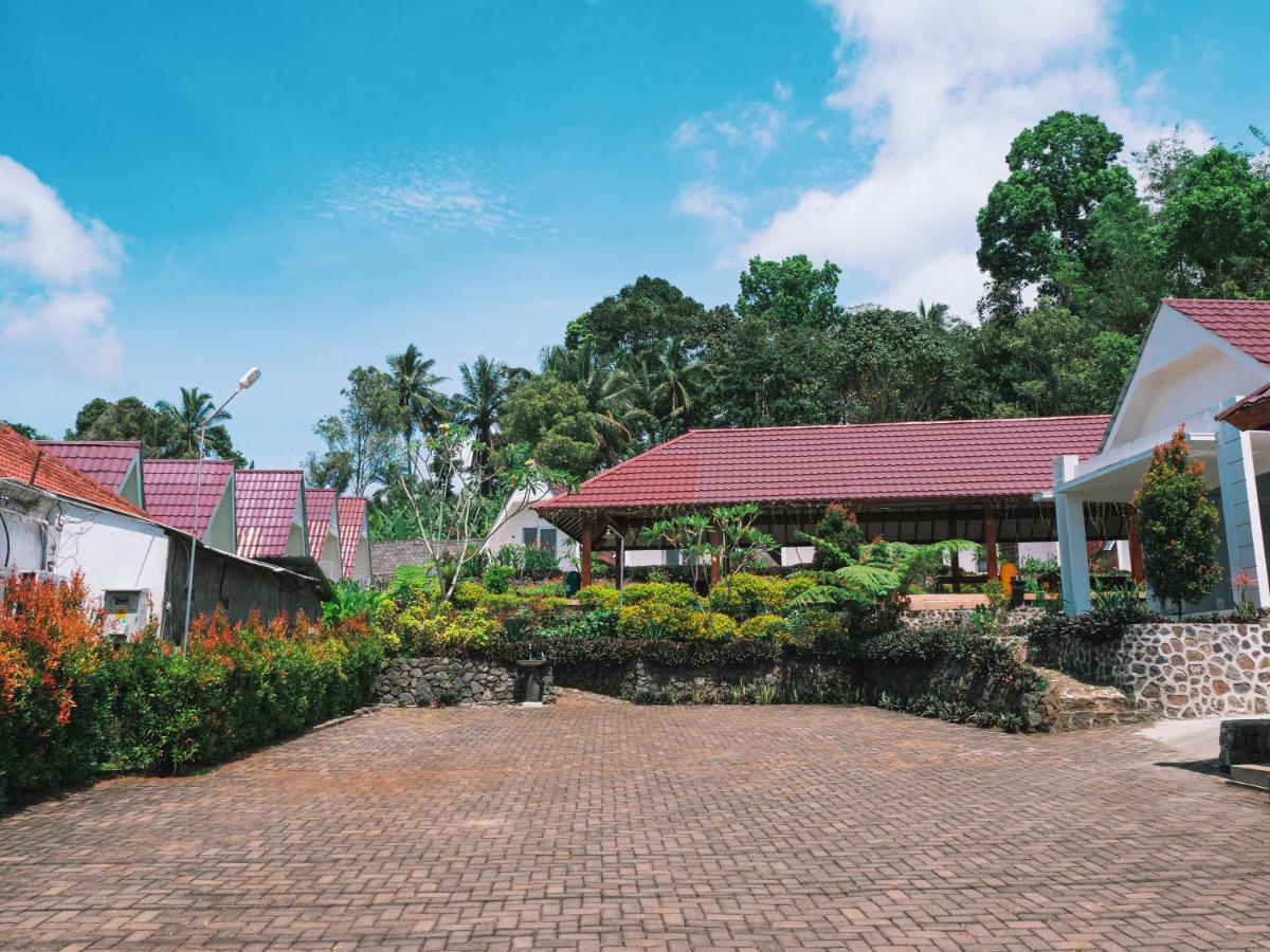 Tumpaksewu Homestay Sidomukti Exterior photo